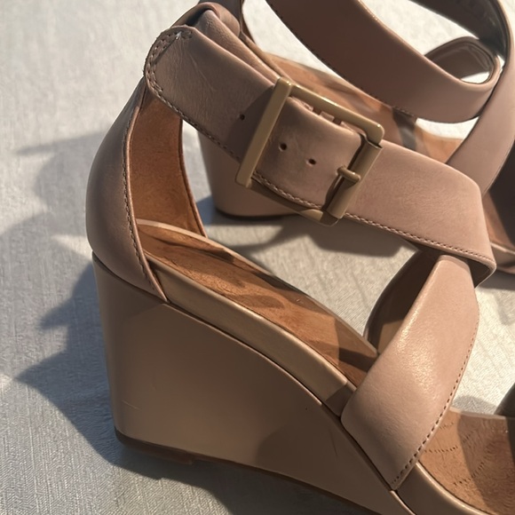 Clark’s ‘Acina’ Newport Women’s Leather Heeled Wedges Tan/Baby Pink color Sz 7.5 - Picture 4 of 11